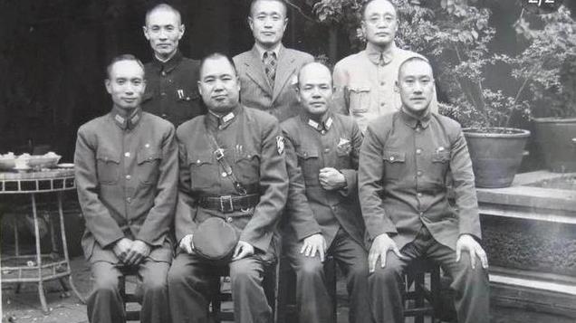 1952年陈明仁出任军长后遭排挤，有职无权，毛主席听闻：马上换政