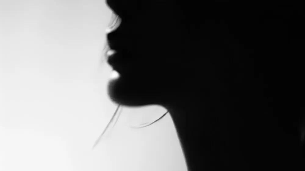 爱而不得的是他，一直记得的是我。