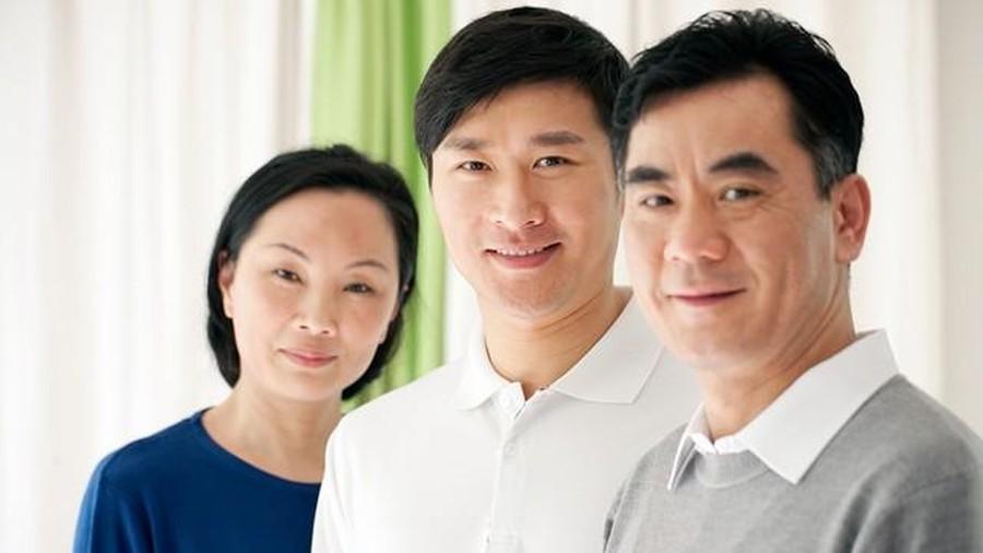 她62岁，退休金5000，每月给儿子补贴5000，搭伙老伴很开心