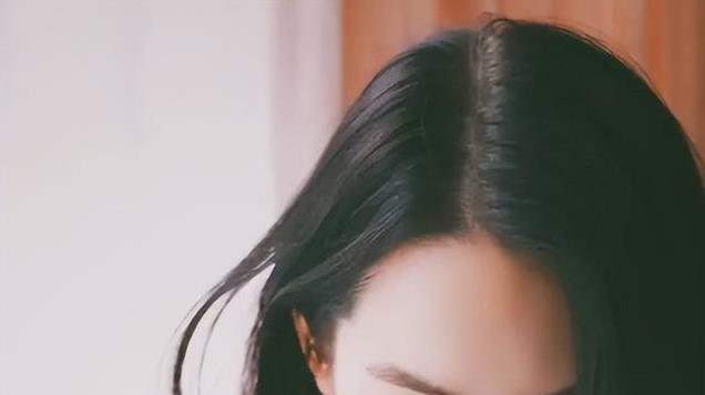 不知不觉他已离世2年，德国妻子为他守寡，女儿李诗颖撑起全家