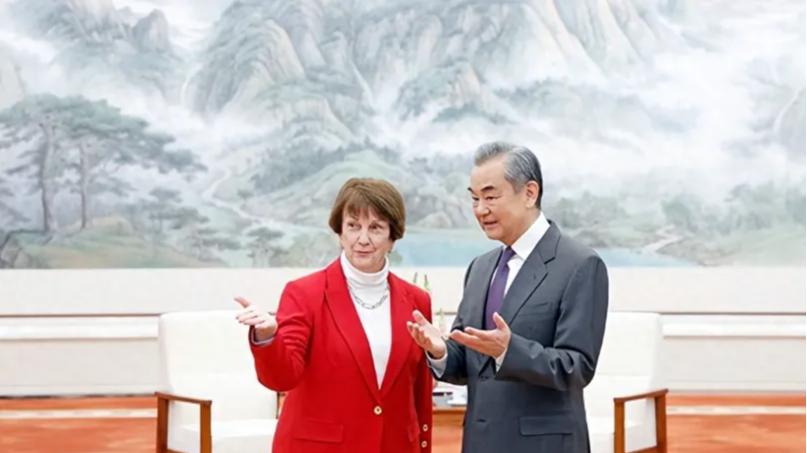 中方反制放开手脚，美随即派人访华见王毅，并就台湾问题给了承诺