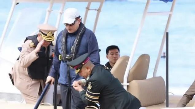 泰王与苏提达感情升温，王后帆船赛勇夺冠军，玛哈给爱妻颁奖
