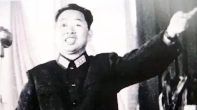 1958年刘亚楼直言：空军都是我说了算，主席：那就让他说了算！