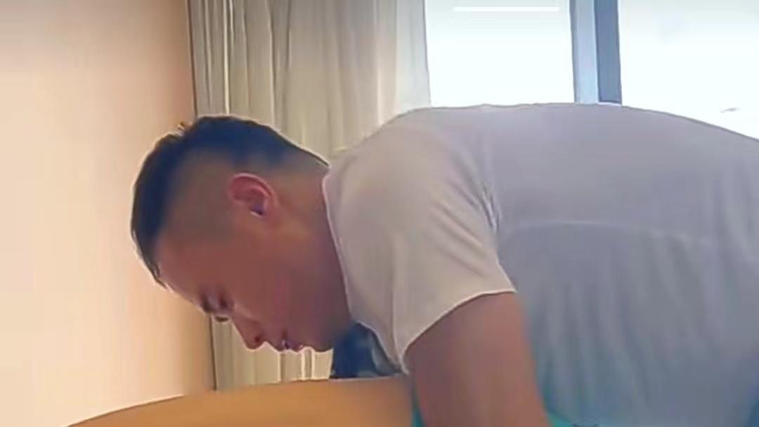 且看这些男人多么的变态