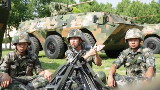 第 82 集团军某旅合成营：实弹演练展雄姿  全要素实弹战术演练，检验部队整体作战能力