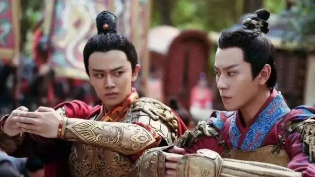 御赐“3大宝物”：尚方宝剑、免死金牌、黄马褂，谁厉害？