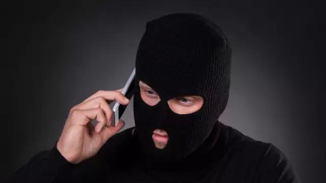 从赌桌到铁窗：男子巨额盗窃后荒野潜逃，终难逃法律严惩！