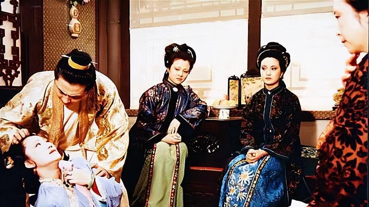 贾琏：做事有底线，不帮父亲夺古扇，妻子病重不治，他不离不弃