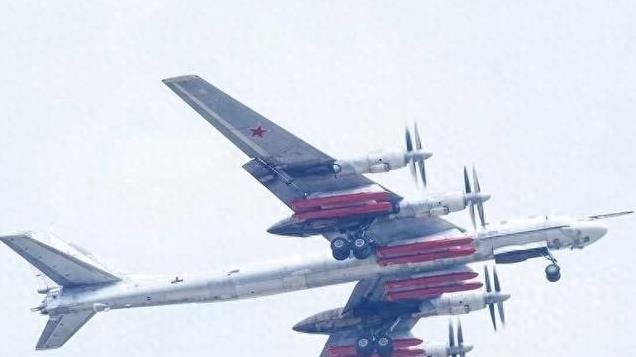 泽连斯基夜不能寐，12架图95MS扑向乌克兰，100枚导弹覆盖全境