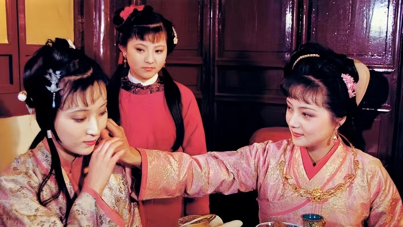 红楼梦：薛宝钗过生日为何只点贾母喜欢的戏？