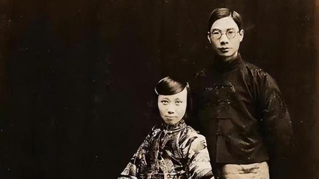 两任妻子郁郁而终，原配子女无一送终，只有小女儿陪伴左右