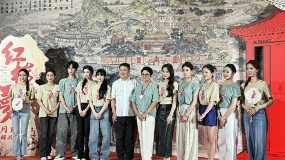 这是贾宝玉和林黛玉？胡玫电影《红楼梦》上映差评一片，票房扑了