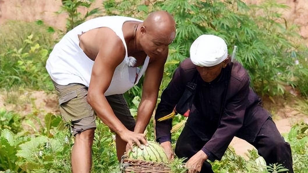 从金牌主持到参禅打坐，从乐嘉的渐变人生看自卑是如何毁掉一个人