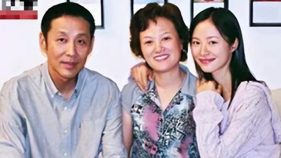 想不到她竟是陈道明的女儿，难怪这么红！如今34美的惊为天人