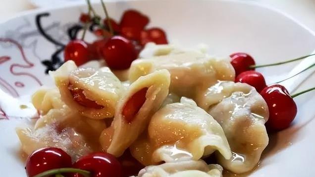 西伯利亚-50℃吃饺子：不沾蒜泥酱油醋，用无水黄油黑胡椒粉蘸料