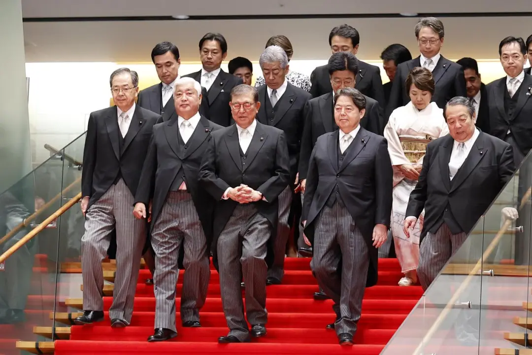 石破茂的抉择：史上最“短命”首相这口锅，真的不好背啊