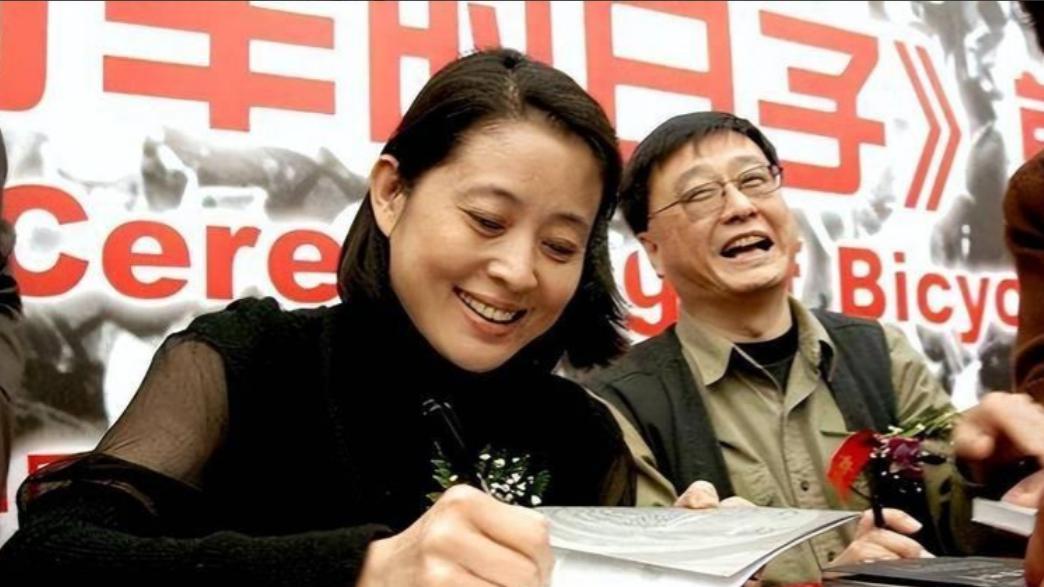 摄影师王文澜，为何宁愿背骂名也要和倪萍离婚？如今他生活怎样