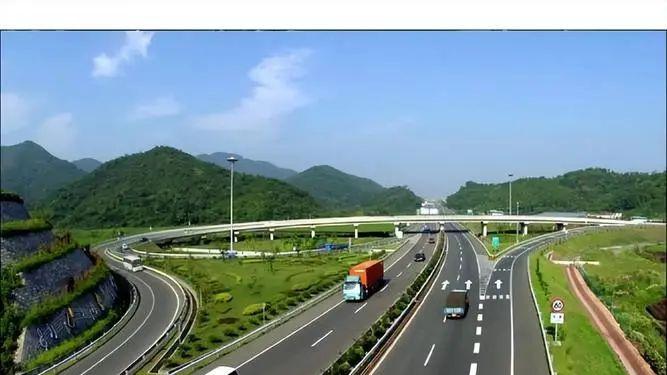 高速限速标准改了？120将要成为历史？车主：这下能放心踩油门了