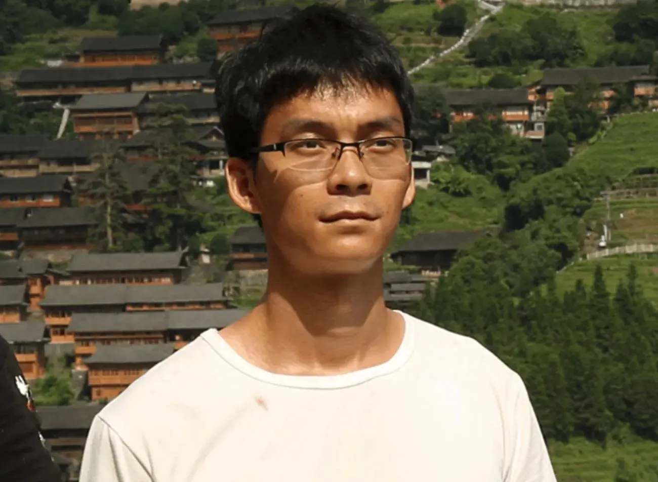 坐着迈巴赫去高考的少爷，考不好就继承家业