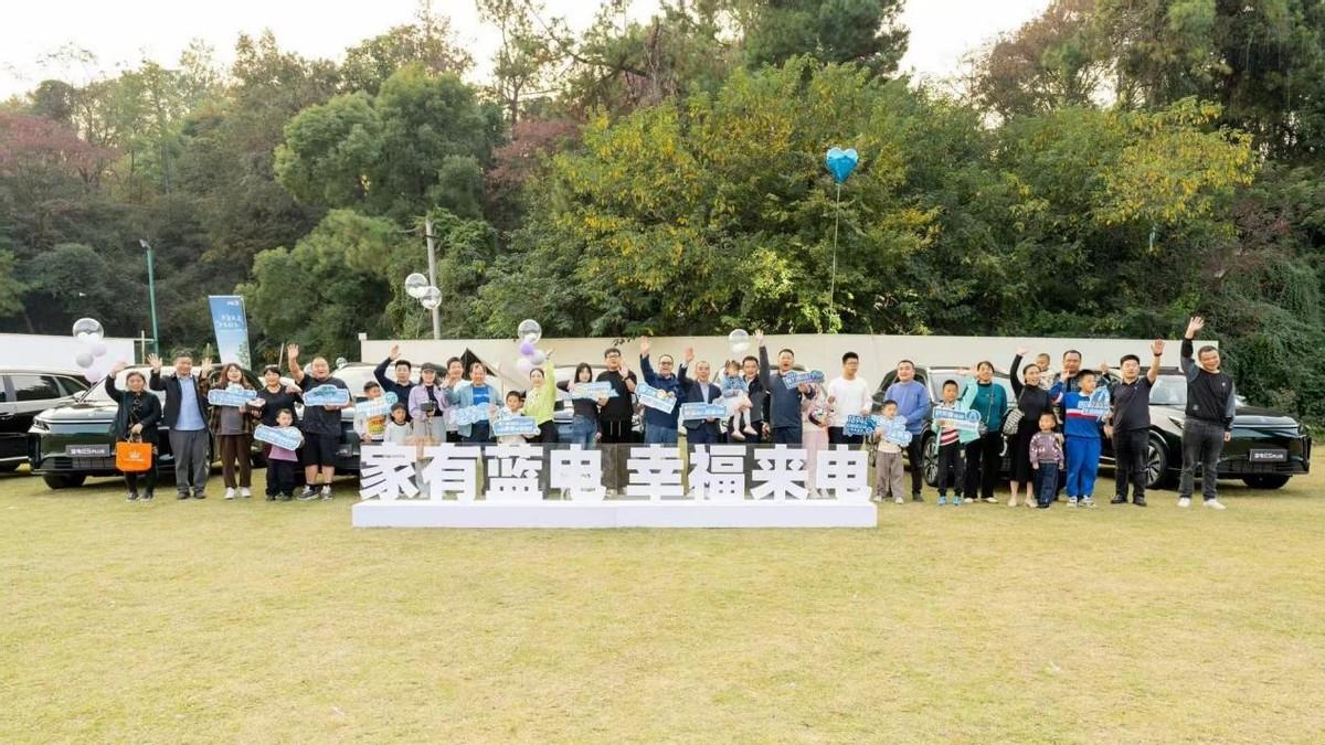 蓝电E5 PLUS开启全国百城交付 上市25天订单破万！