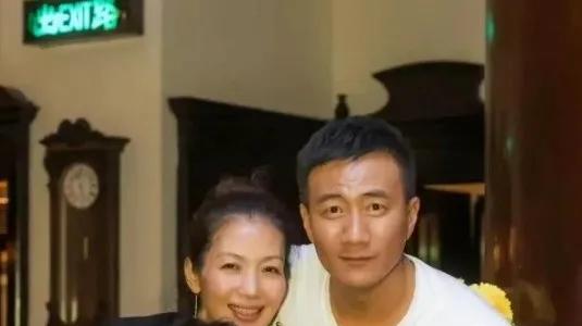 57岁刘嘉玲同框68岁林青霞输太狠