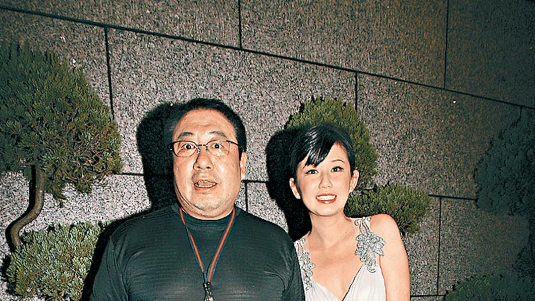 甘比与闺蜜支持刘銮雄弟弟，两大百亿富豪女友罕露面，至今无名份