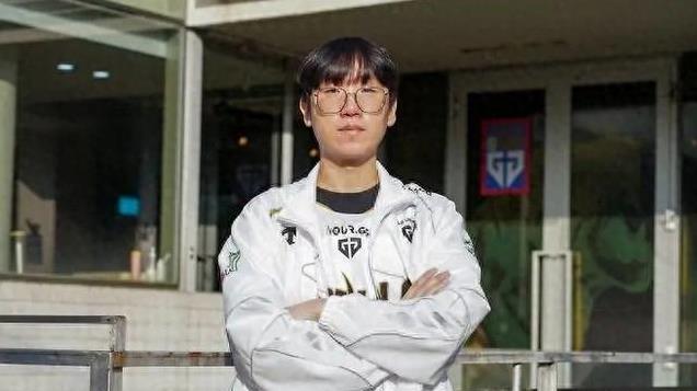 Ruler回归GEN后接受采访，吐槽JDG伙食不行，感觉像是身处孤岛