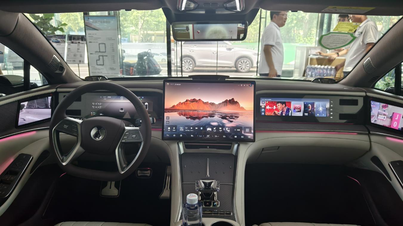 燃油车时代落幕，仅4年新能源渗透率超50%，以后买车不用再纠结了