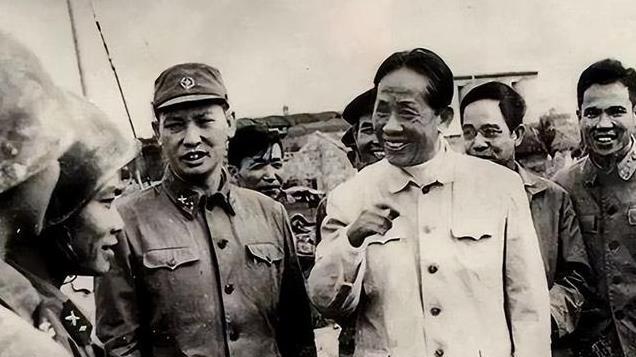 见到中国人就往死里打？这个贴满排华标语的国家，付出了惨痛代价