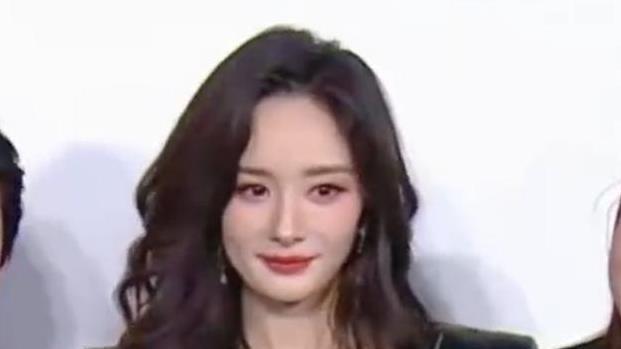 上海这晚，站位暴露江湖地位，杨幂刘诗诗站两边，C位雷打不动