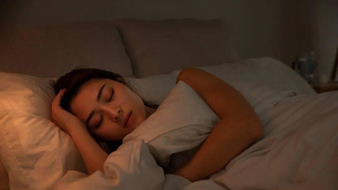 “8小时睡眠论”是错的？60岁以后，每天睡多久才好？告诉你答案