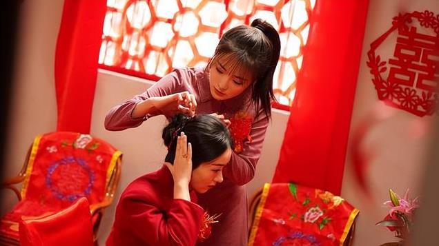 原来张凯丽的女儿就是她，也是演员，怪不得21岁后能频繁上央视