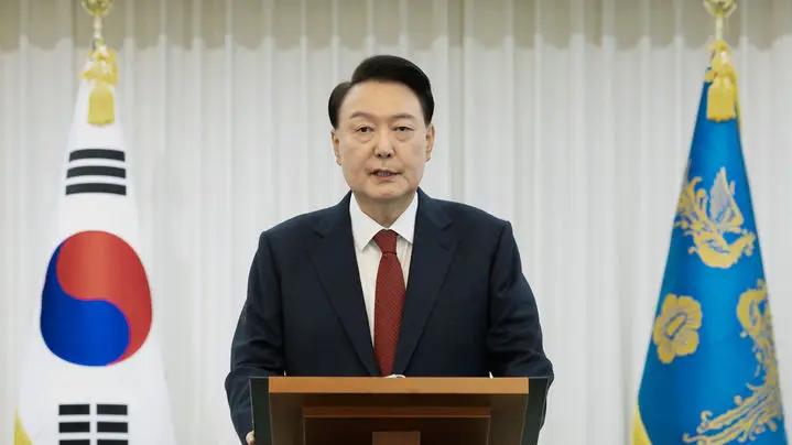 韩国总统夫妇最后一次出国访问，金建希白到发光，尹锡悦称绝不放弃