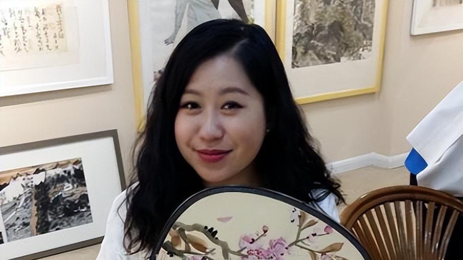 央视任鲁豫：32岁娶身家上亿女富豪，45岁再当爸，风光背后有心酸