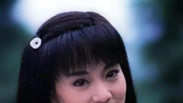 曾被渣男害失子宫的琼瑶女主，今与狗为伴，你看过她作品吗？