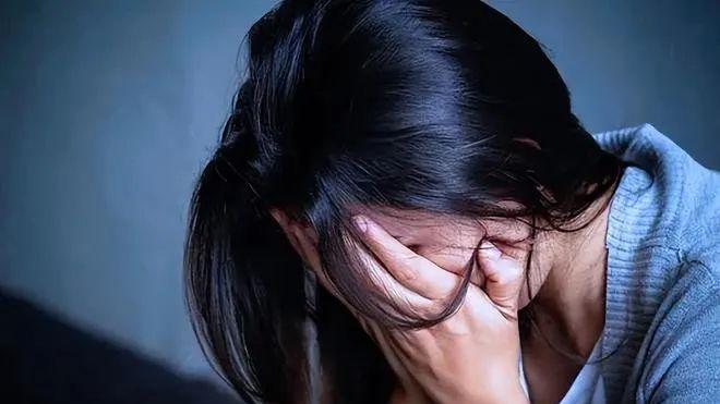 四川一女子靠出卖身体独自养大儿子，儿子大学毕业后反手举报母亲