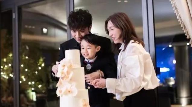 古巨基结婚10周年，56岁妻子状态超年轻，古天乐周慧敏等到场庆贺