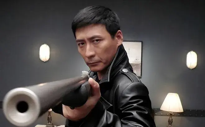 半人半鬼，神枪无敌，国产超级英雄燕双鹰好看吗