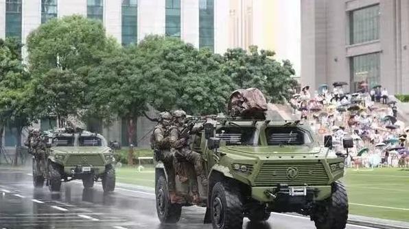 同样是驻特区部队，但解放军驻澳门部队是副军级，兵力不足千人