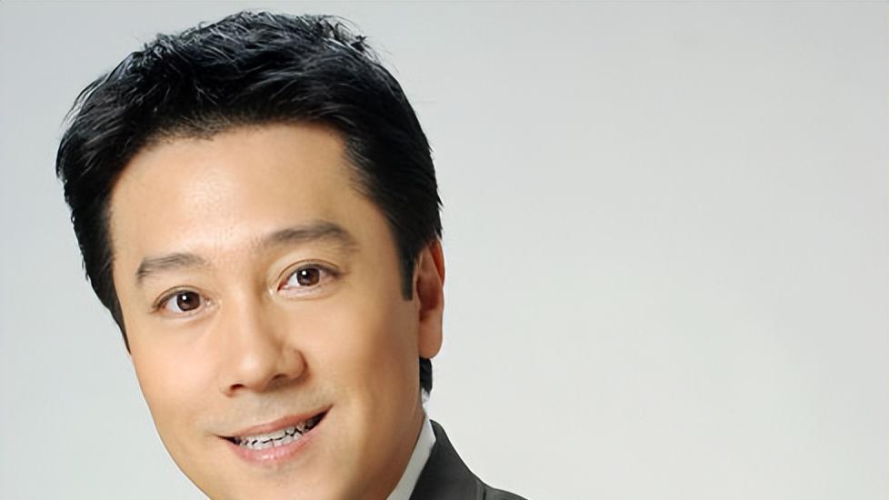 蔡国庆：曾经拒绝那英，被圈外妻子苦追8年，如今儿子成骄傲