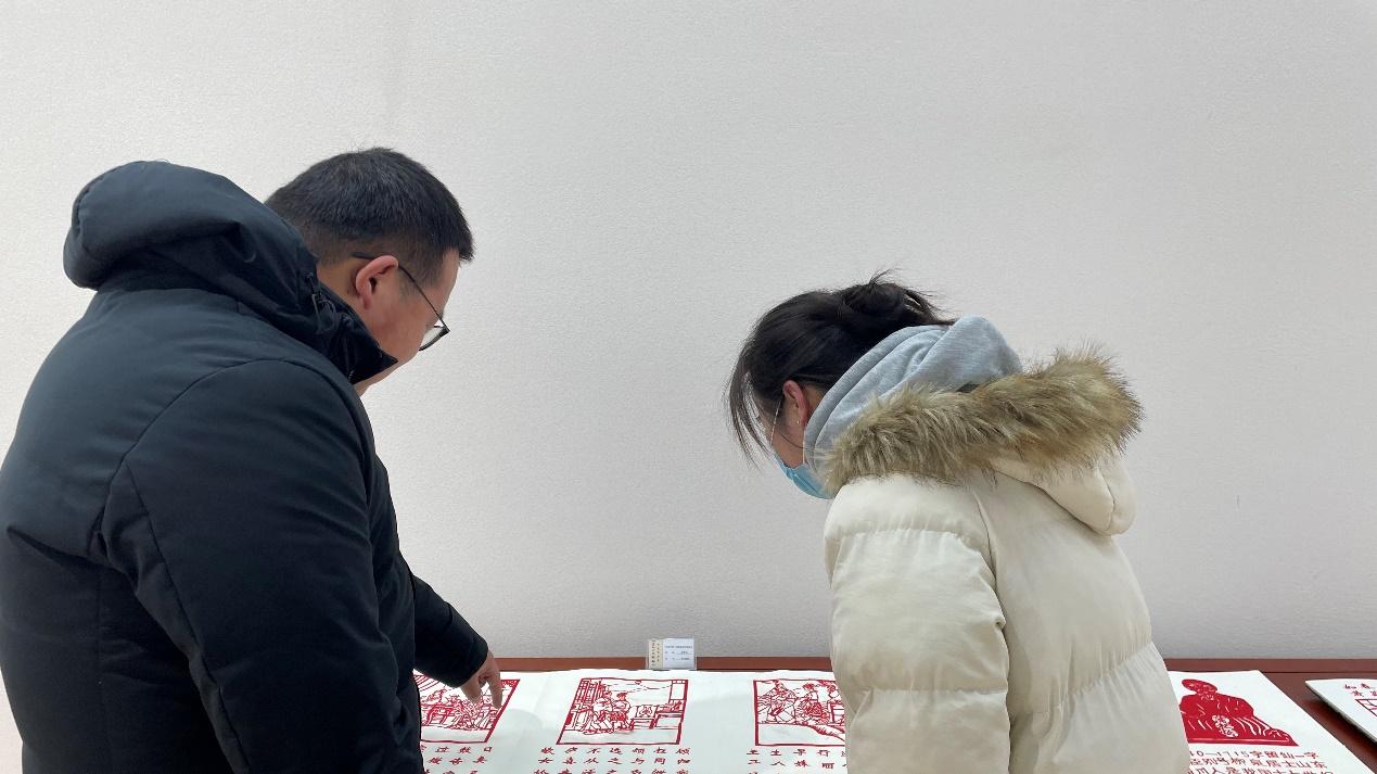 以纸剪影，传承年韵  ——社会实践队深入图书馆，探寻剪纸文化的魅力