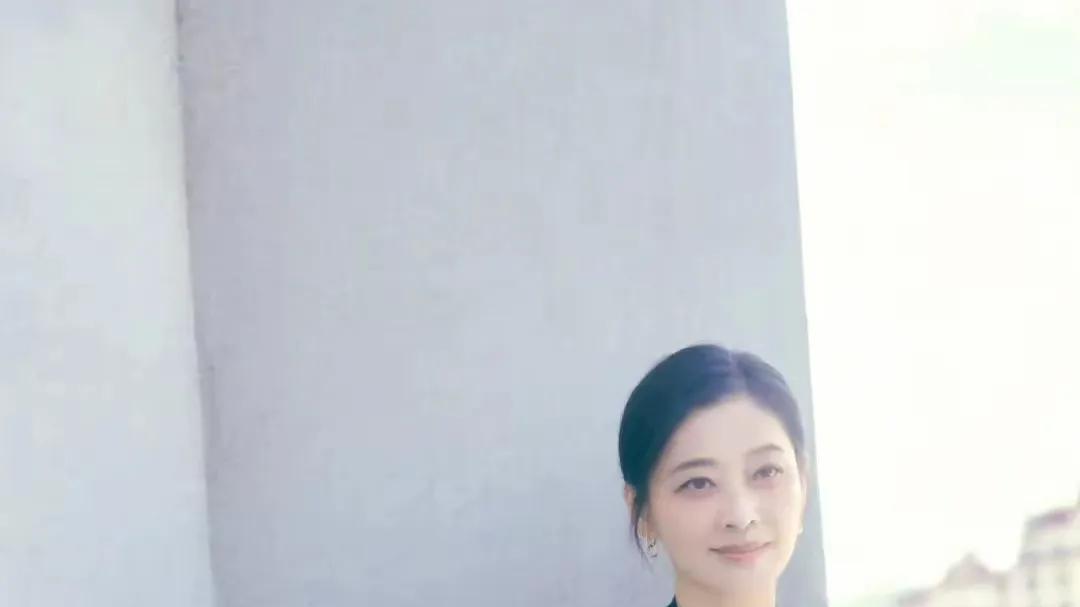 梅婷：舞台与家庭的双重绽放，坚强女性的幸福秘诀