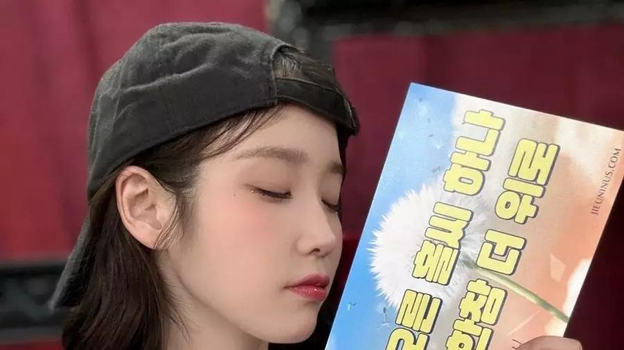 国民妹妹IU李知恩人脉超广，男友李钟硕与GD权志龙现身IU演唱会