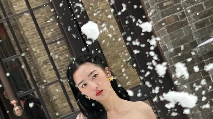 邓恩熙美图写真，肤白貌美，楚楚动人！