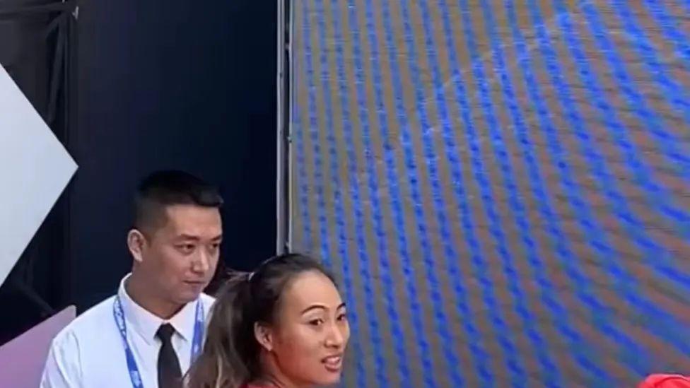 郑钦文中网首秀，拉希莫娃废了！