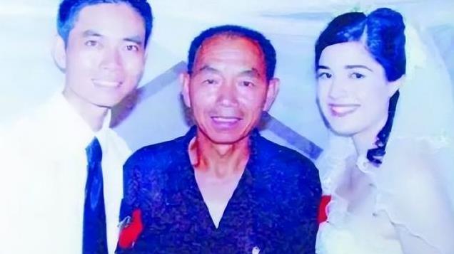 河南保安蔡小华：被大学女外教19封情书打动，今生俩孩子定居美国