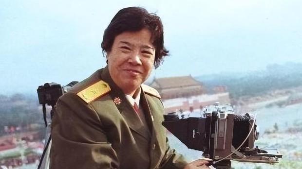 1997年，毛新宇和郝明莉结了婚，婚后选择去到香港度蜜月