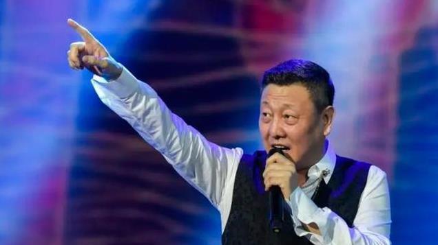 韩磊：苦追王燕两年，39岁终于得偿所愿，结婚18年宠妻如宝