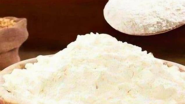 面粉也有“毒”？面粉厂员工都不敢吃的3种面粉，抓紧时间扔掉！