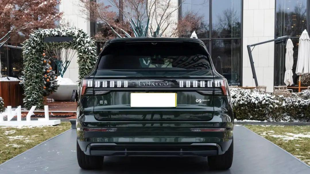 实力强的中大型SUV，555马力+四驱，4.9秒破百油耗仅6升，没人懂